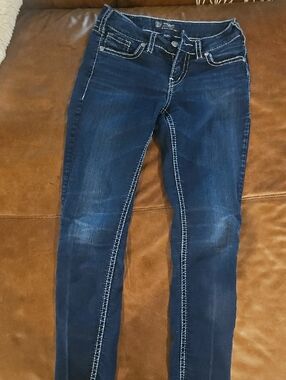 Silver Jeans Women's Dark Indigo Skinny Jeans with Contrast Stitching